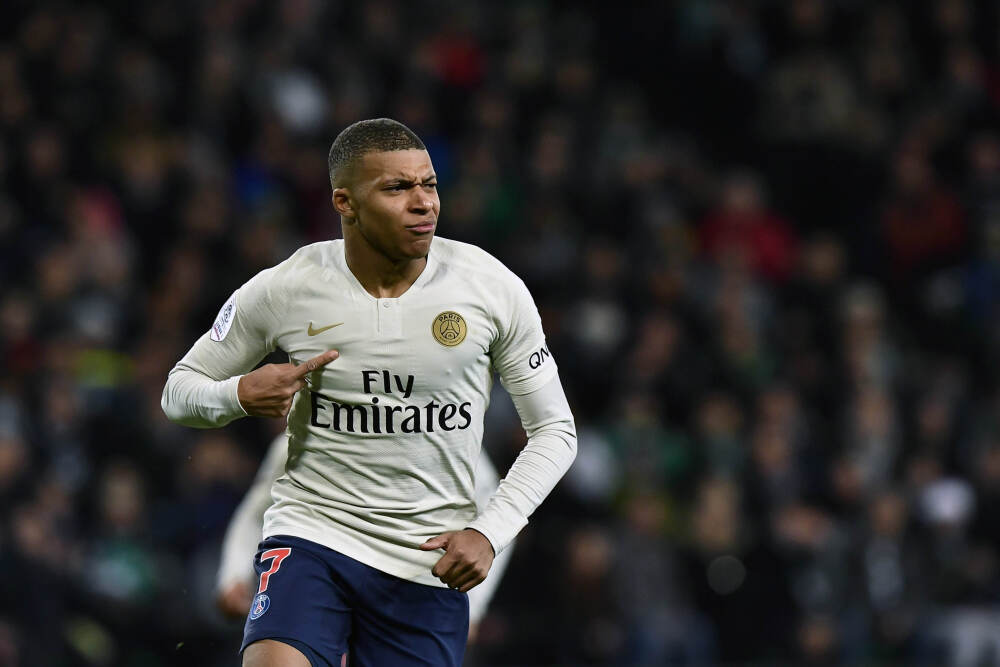 复出在即！西媒：阿劳霍驾车抵达巴萨训练基地